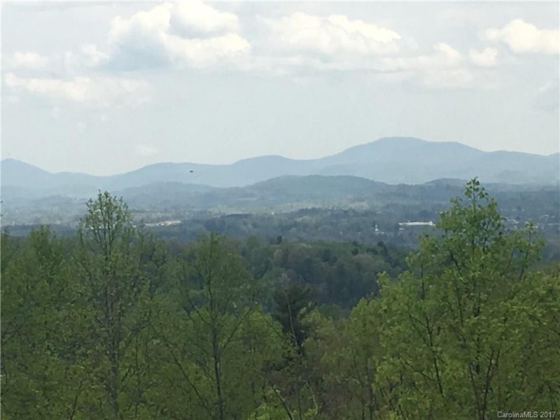 Property image 3 at 129 Woodbridge Drive, Hendersonville, NC 28739