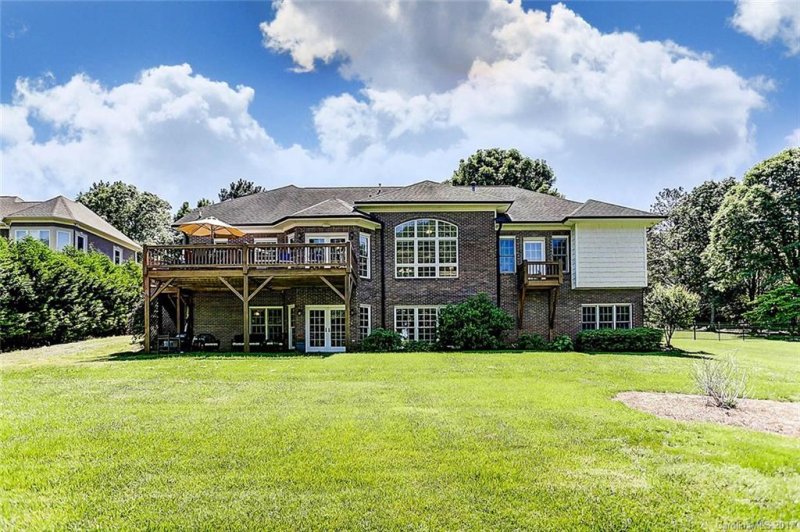 Property image 2 at 5509 Mountain Point Lane, Charlotte, NC 28216