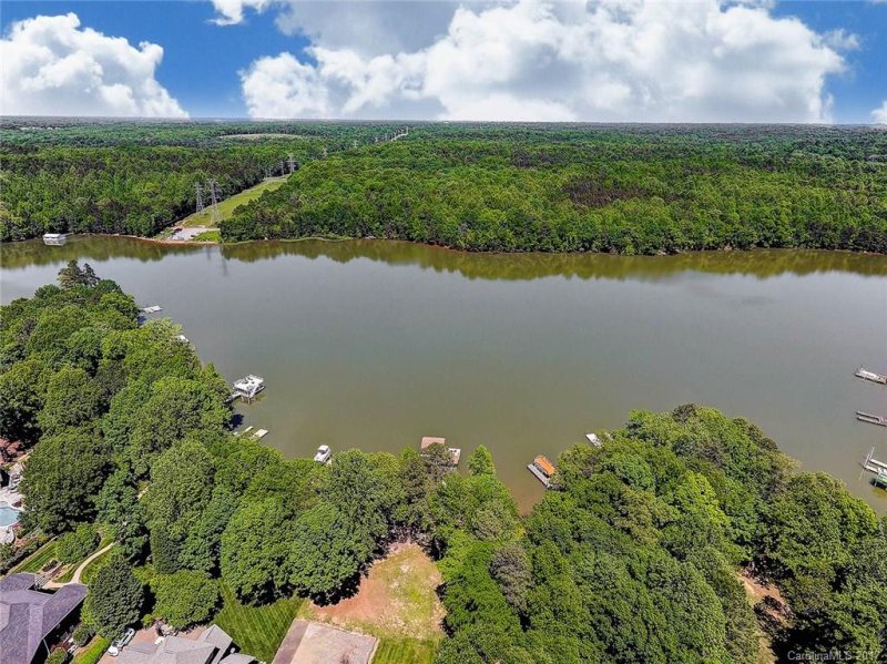 Property image 3 at 5509 Mountain Point Lane, Charlotte, NC 28216