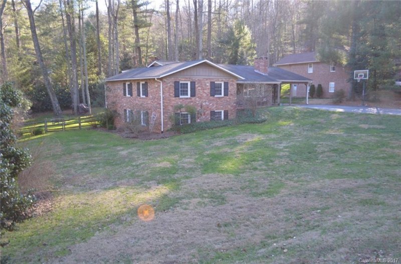 Property image 2 at 919 Toxaway Drive, Hendersonville, NC 28791