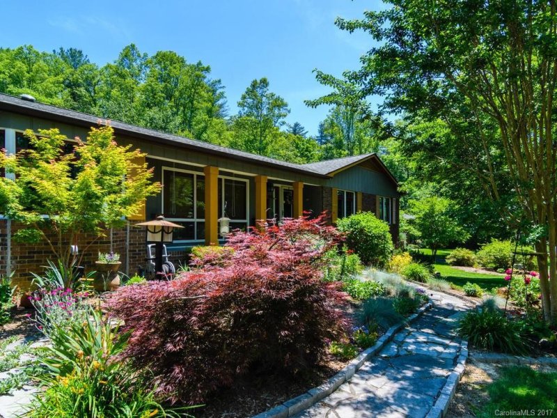 Property image 2 at 34 Two Tree Drive, Hendersonville, NC 28791