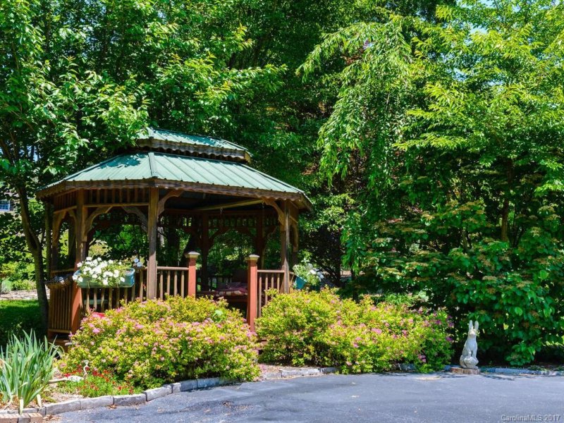 Property image 3 at 34 Two Tree Drive, Hendersonville, NC 28791