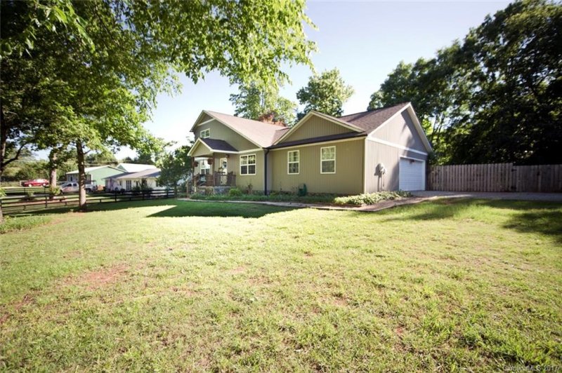 Property image 2 at 2036 Hickory Hills Drive, Denver, NC 28037