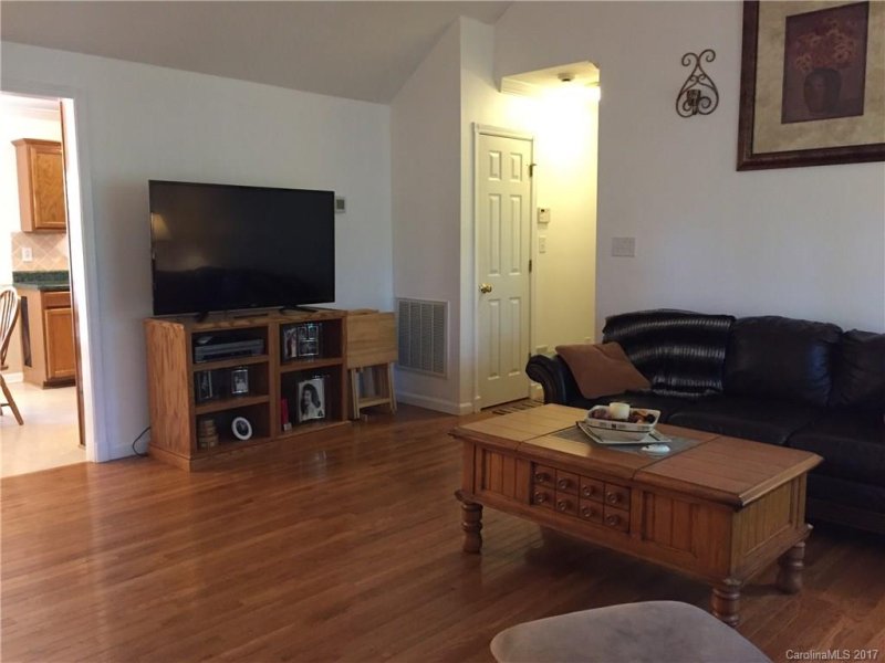 Property image 3 at 712 Cove Road, Gastonia, NC 28052