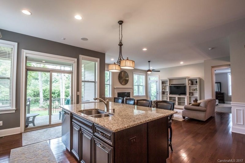 Property image 4 at 7415 Edenbridge Lane, Charlotte, NC 28226