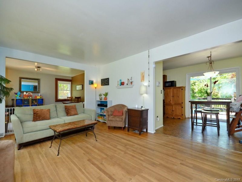 Property image 3 at 100 Skyview Terrace, Asheville, NC 28806