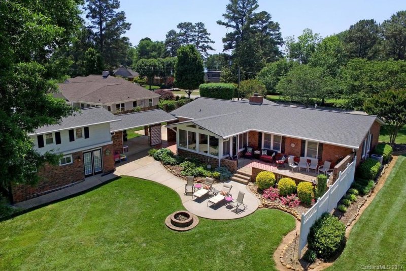 Property image 2 at 703 Isle Of Pines Road, Mooresville, NC 28117