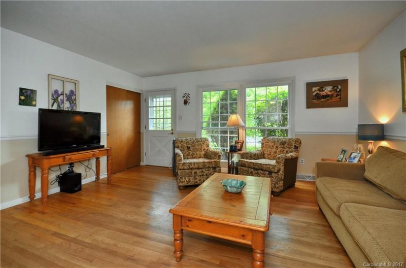 Property image 4 at 26 Grandview Circle, Asheville, NC 28806