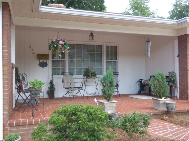 Property image 3 at 304 Oakhurst Road, Statesville, NC 28677