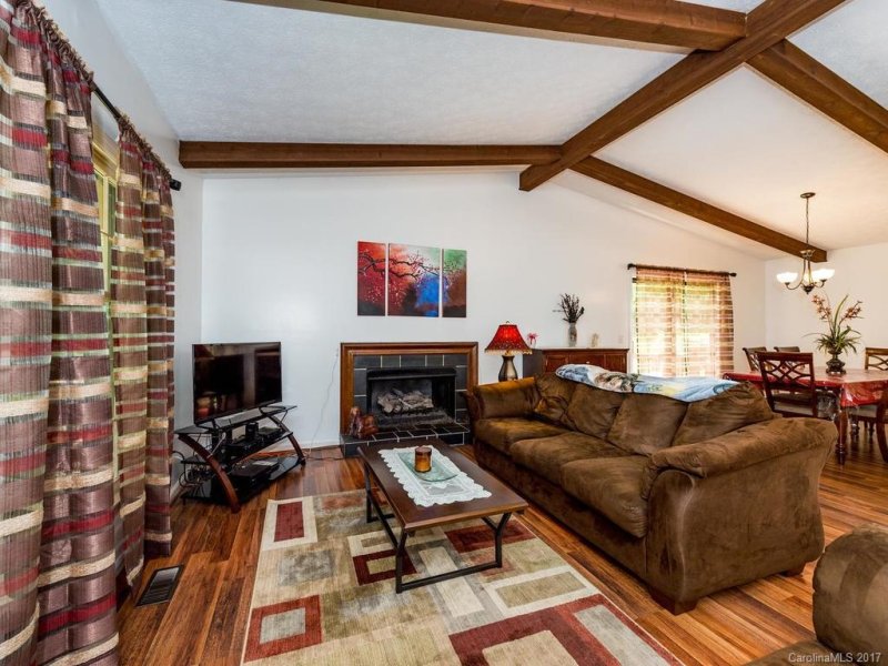 Property image 3 at 15 Poplar Court, Hendersonville, NC 28792