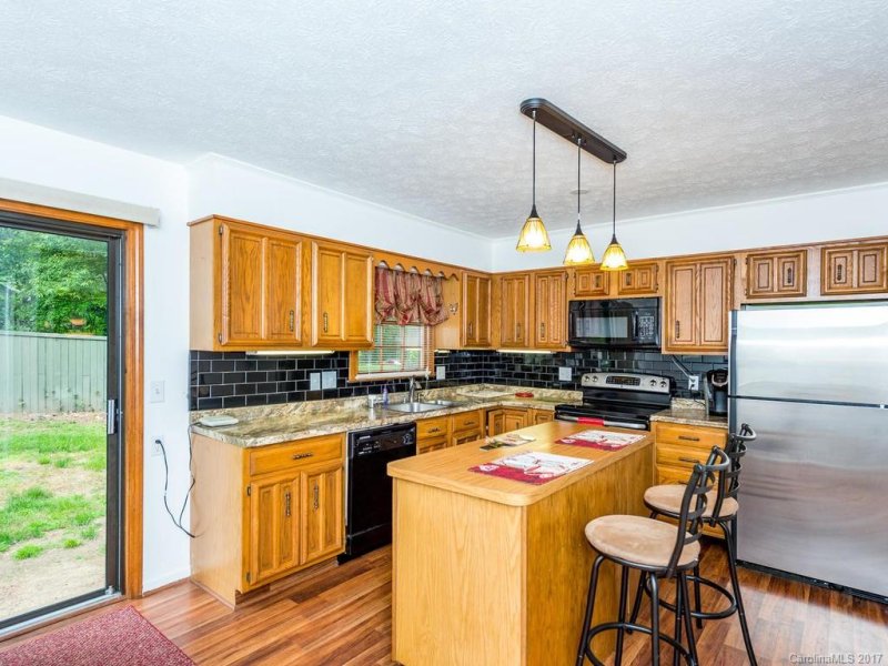 Property image 5 at 15 Poplar Court, Hendersonville, NC 28792