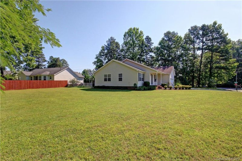 Property image 2 at 1023 Ferncliff Drive, Mooresville, NC 28115