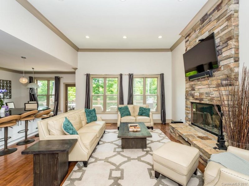 Property image 3 at 48 Ledgestone Drive, Fairview, NC 28730