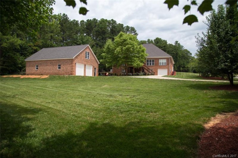 Property image 2 at 2595 Camelia Pointe Drive, Sherrills Ford, NC 28673