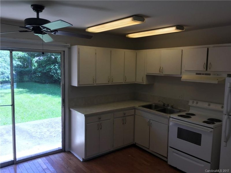 Property image 2 at 4926 Malibu Drive, Charlotte, NC 28215