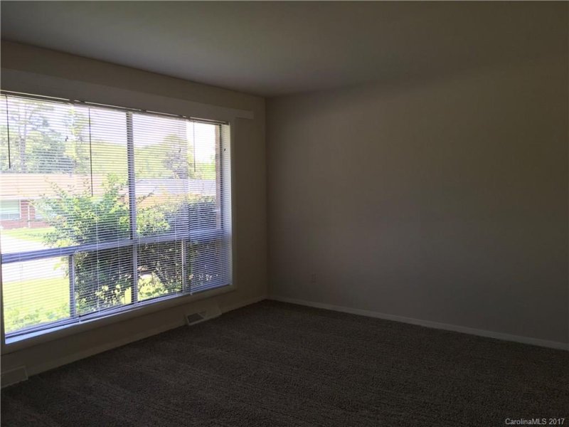 Property image 3 at 4926 Malibu Drive, Charlotte, NC 28215