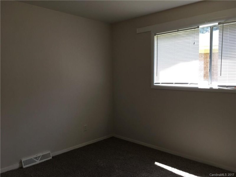 Property image 4 at 4926 Malibu Drive, Charlotte, NC 28215