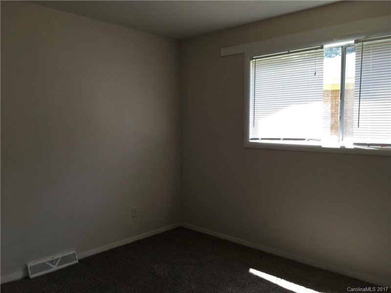 Property image 5 at 4926 Malibu Drive, Charlotte, NC 28215