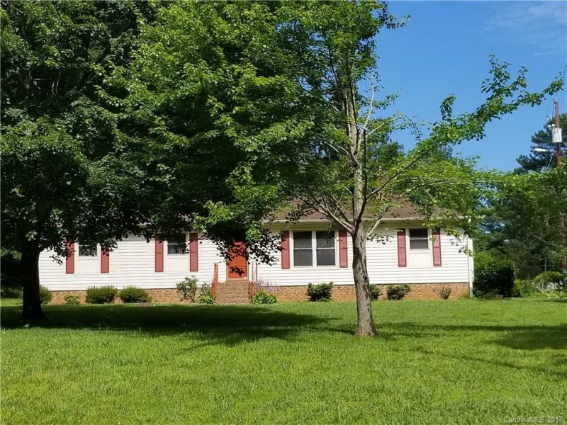 Property image 2 at 8136 Hope Drive, Denver, NC 28037