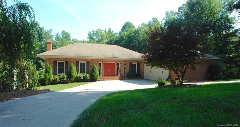 207 Mockingbird Lane