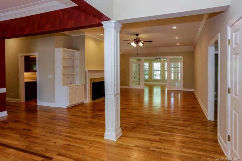 Property image 2 at 178 Classic Oaks Circle, Hendersonville, NC 28792