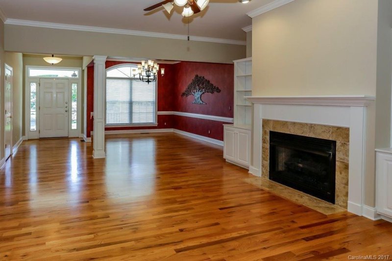 Property image 4 at 178 Classic Oaks Circle, Hendersonville, NC 28792