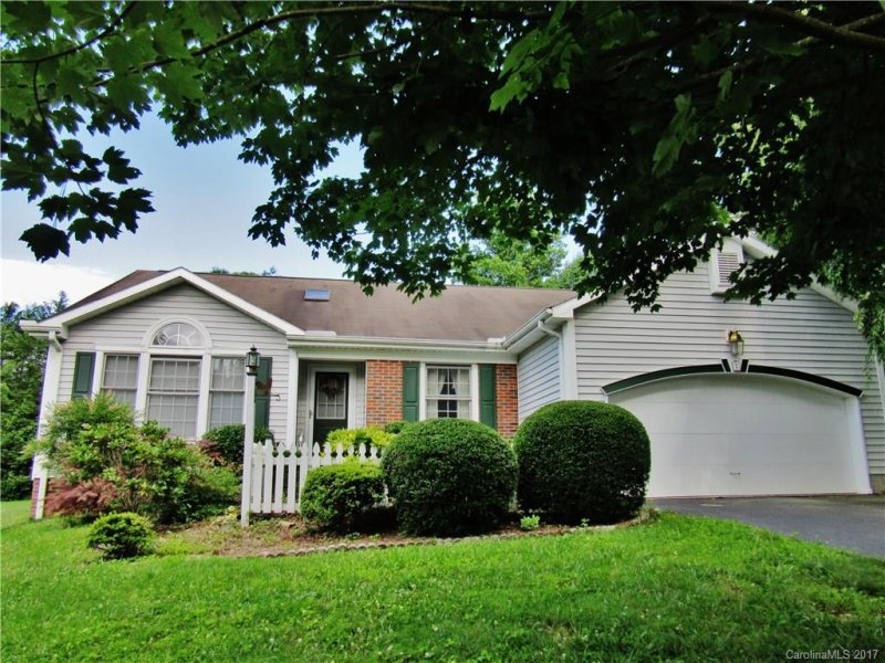 Property image 2 at 2 Old Applewood Lane, Hendersonville, NC 28739