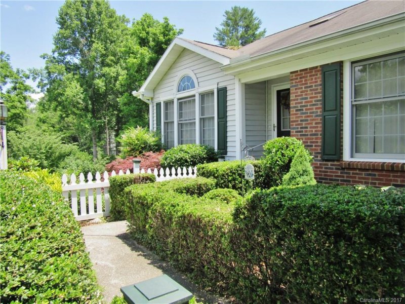 Property image 4 at 2 Old Applewood Lane, Hendersonville, NC 28739