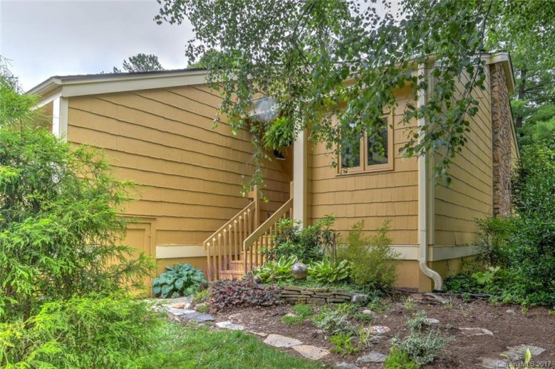 Property image 2 at 110 Beaver Ridge Road, Asheville, NC 28804