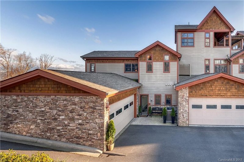 4 Chimney Crest Drive