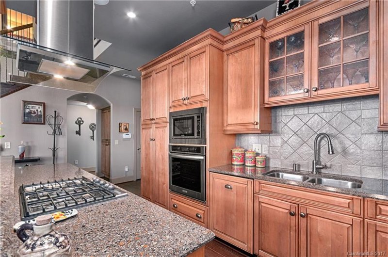 Property image 4 at 4 Chimney Crest Drive, Asheville, NC 28806