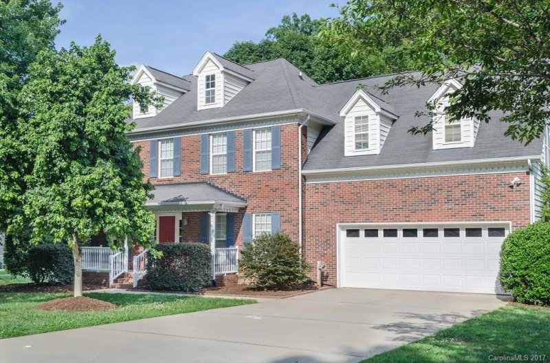 1818 Abbotsford Court