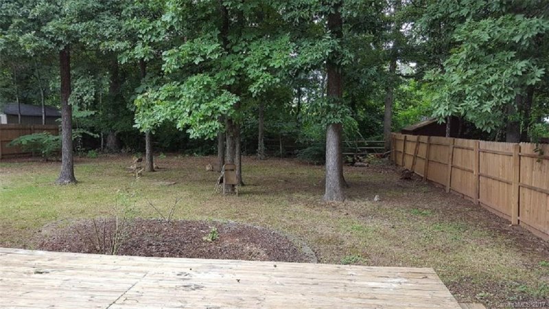 Property image 3 at 7636 Eastbourne Road, Charlotte, NC 28227