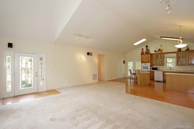 Property image 2 at 104 Grayrock Drive, Statesville, NC 28677