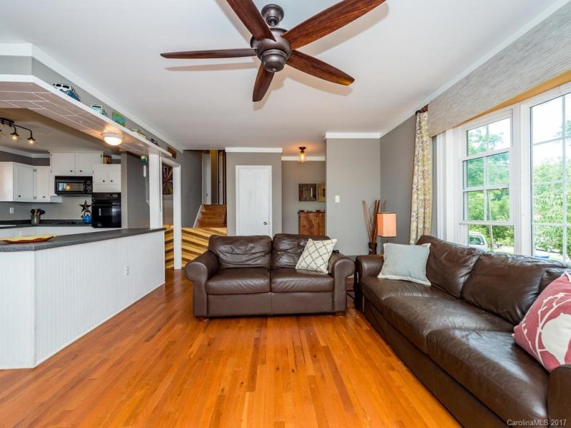 Property image 3 at 8 Brookcliff Drive, Asheville, NC 28804