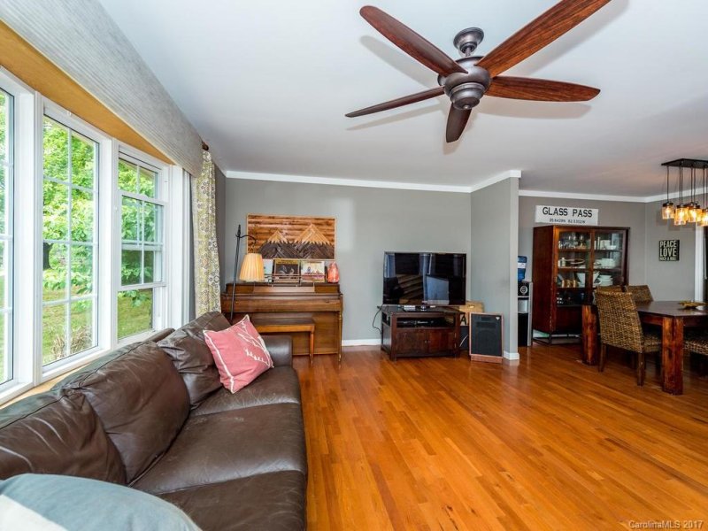 Property image 4 at 8 Brookcliff Drive, Asheville, NC 28804