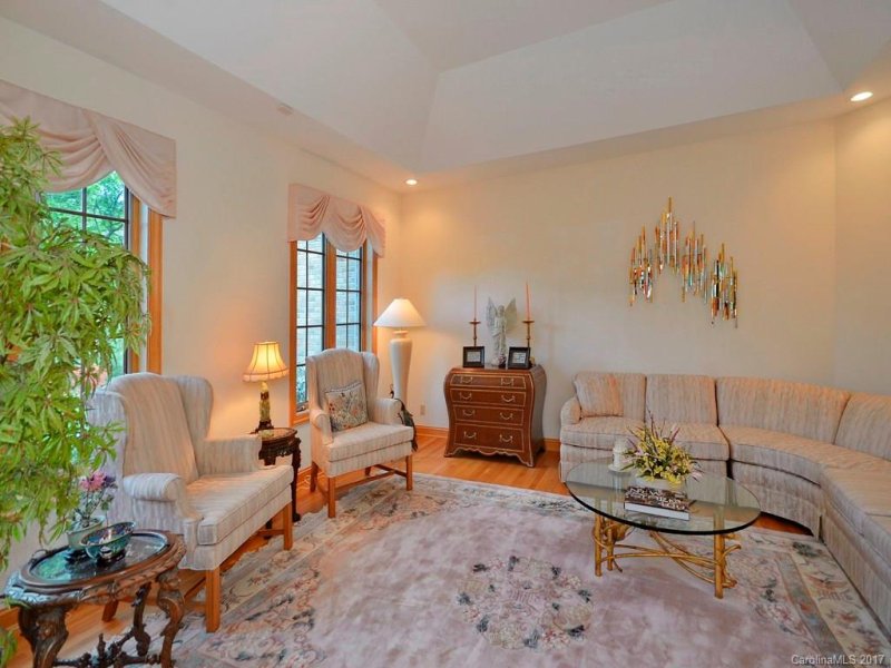 Property image 3 at 10 Thornapple Drive, Hendersonville, NC 28739