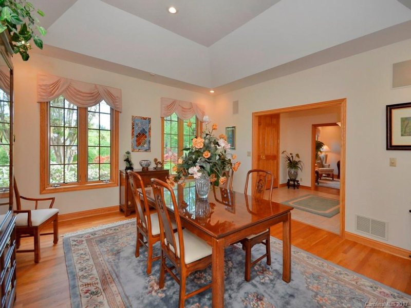 Property image 4 at 10 Thornapple Drive, Hendersonville, NC 28739