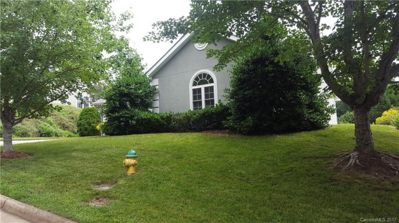 Property image 3 at 14 Stonebridge Drive, Asheville, NC 28805