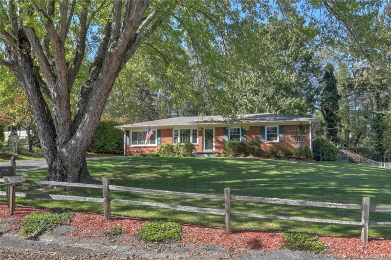 Property image 2 at 30 Grandview Circle, Asheville, NC 28806