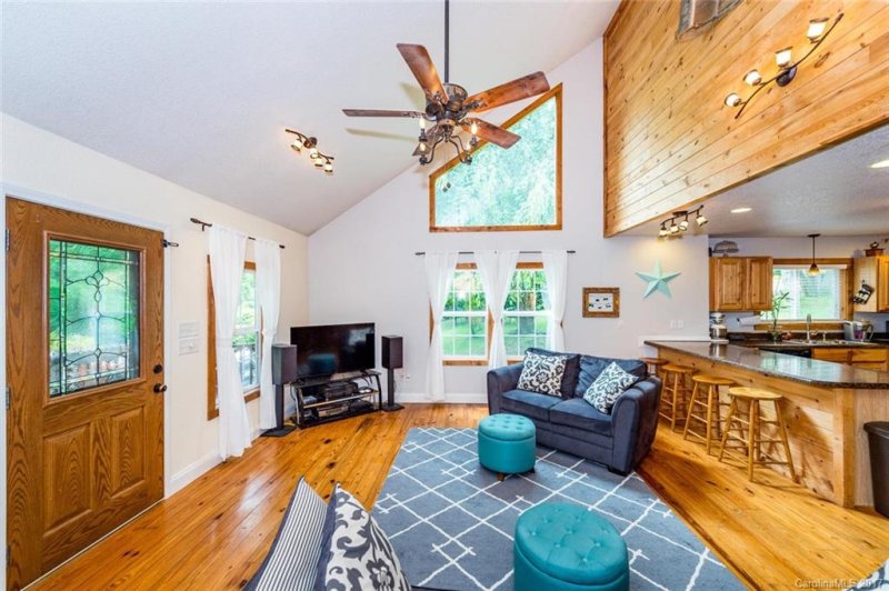 Property image 4 at 520 Fairway Drive, Hendersonville, NC 28739