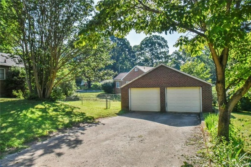 Property image 3 at 115 Onteora Boulevard, Asheville, NC 28803