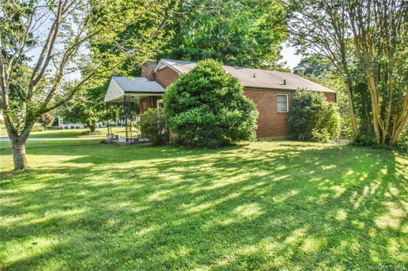 Property image 4 at 115 Onteora Boulevard, Asheville, NC 28803