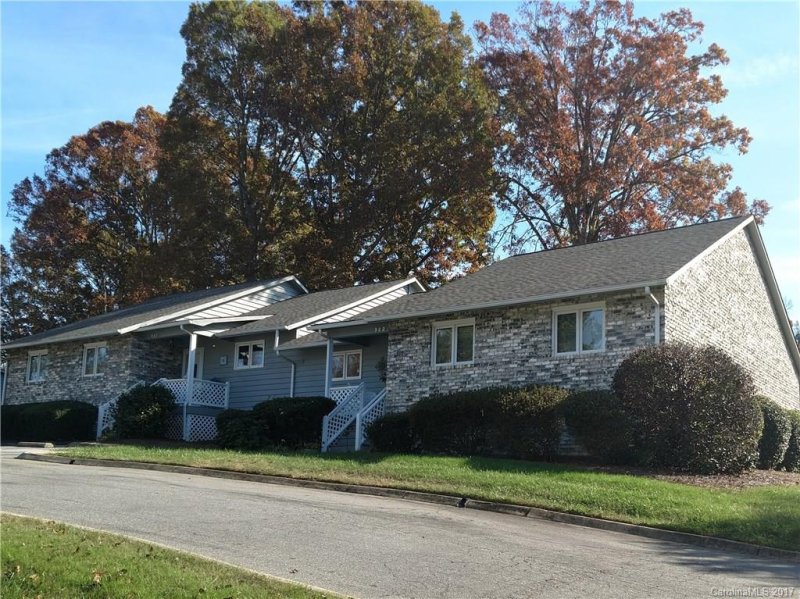 902 Wellington Hills Circle