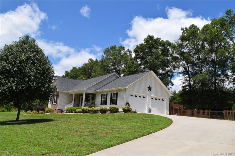 Property image 2 at 2483 Harvest Drive, Hickory, NC 28601