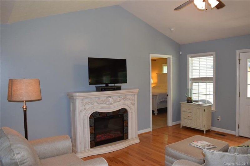 Property image 3 at 2483 Harvest Drive, Hickory, NC 28601