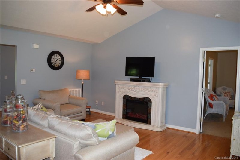 Property image 4 at 2483 Harvest Drive, Hickory, NC 28601