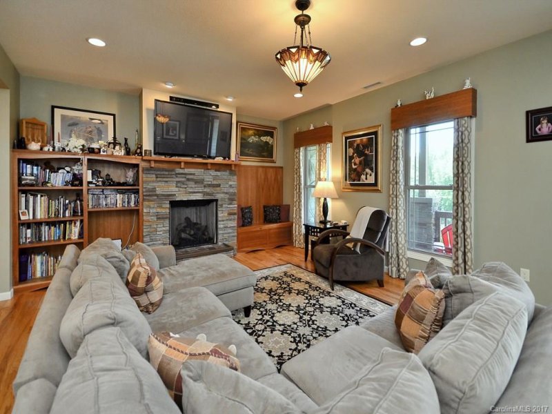 Property image 4 at 21 Farm Pond Lane, Candler, NC 28715