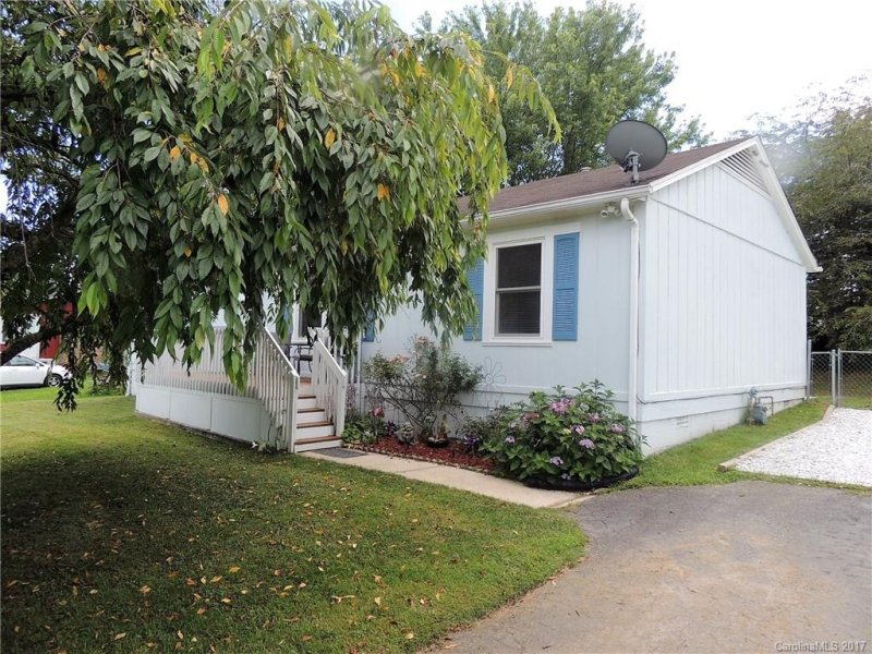 Property image 2 at 54 E Silverleaf Drive, Hendersonville, NC 28739