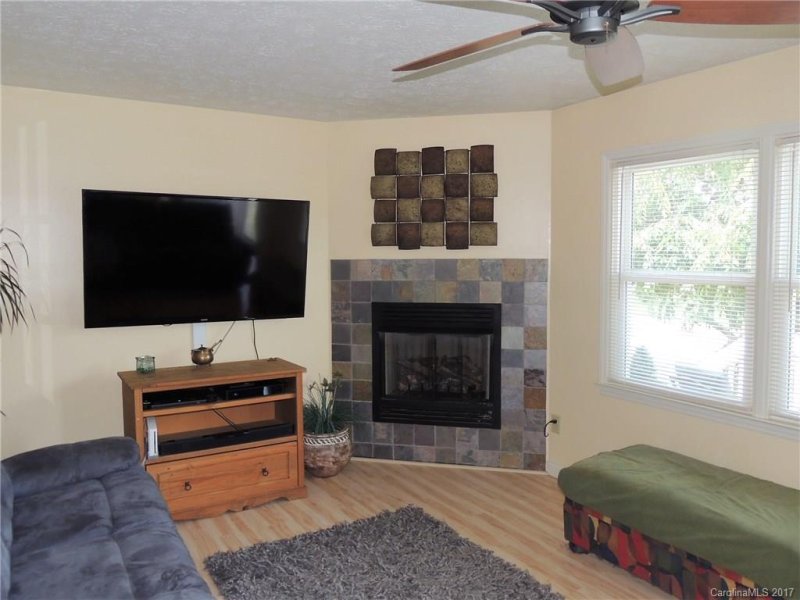 Property image 4 at 54 E Silverleaf Drive, Hendersonville, NC 28739